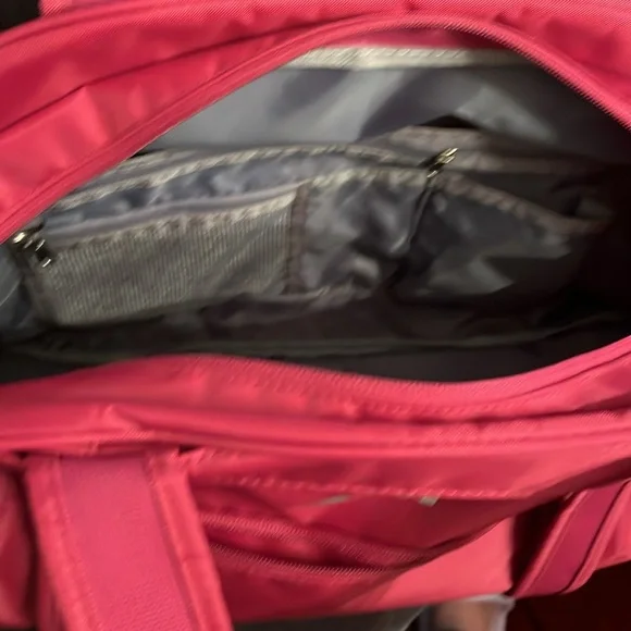 Avia magenta gym or travel bag - Picture 5 of 7